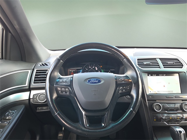 2017 Ford Explorer XLT photo 12