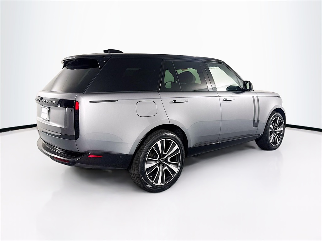2025 Land Rover Range Rover SE photo 5
