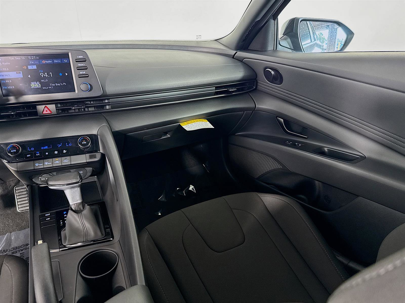 2025 Hyundai Elantra SEL Sport photo 22