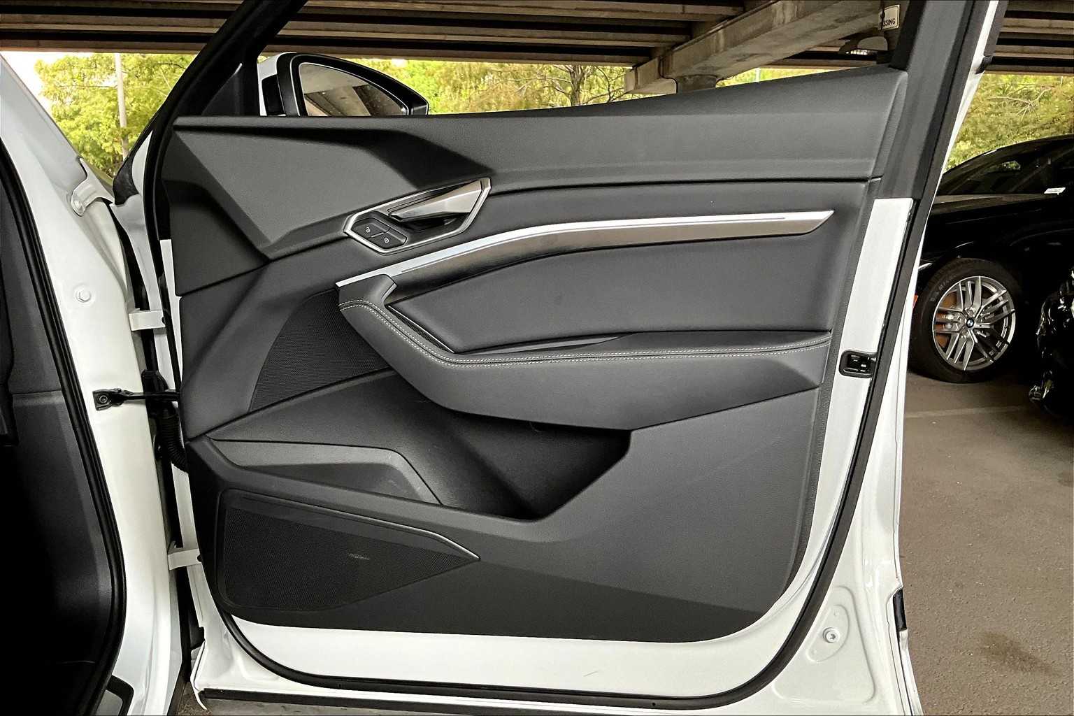 2024 Audi Q8 E-tron Premium photo 21
