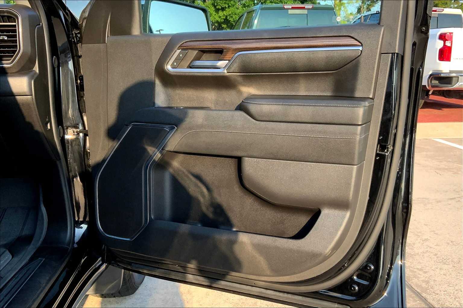 2024 Chevrolet Silverado 1500 LT photo 20