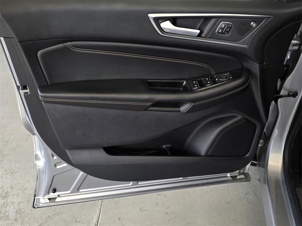 2020 Ford Edge Titanium photo 39