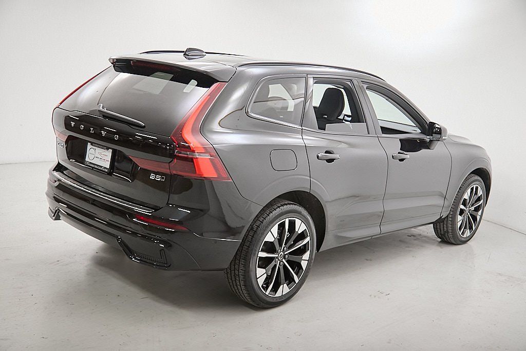 2026 VOLVO XC60 - Image 8