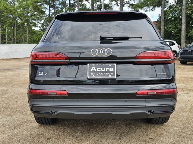 2024 Audi Q7 45 Premium Plus photo 4