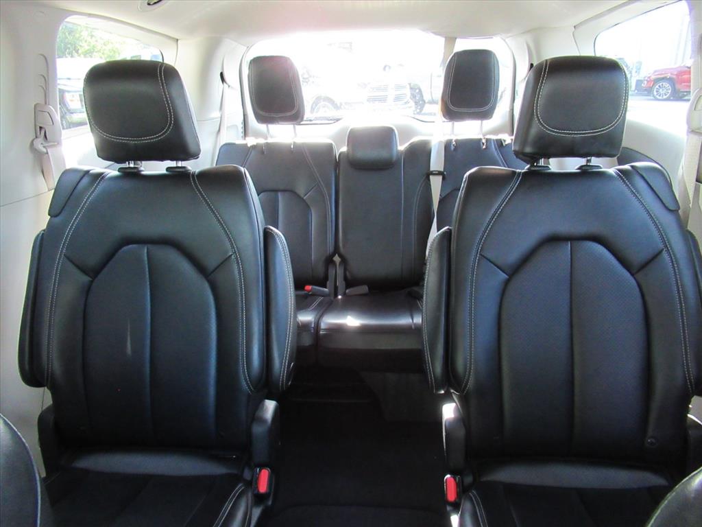 2023 Chrysler Pacifica Touring L photo 23