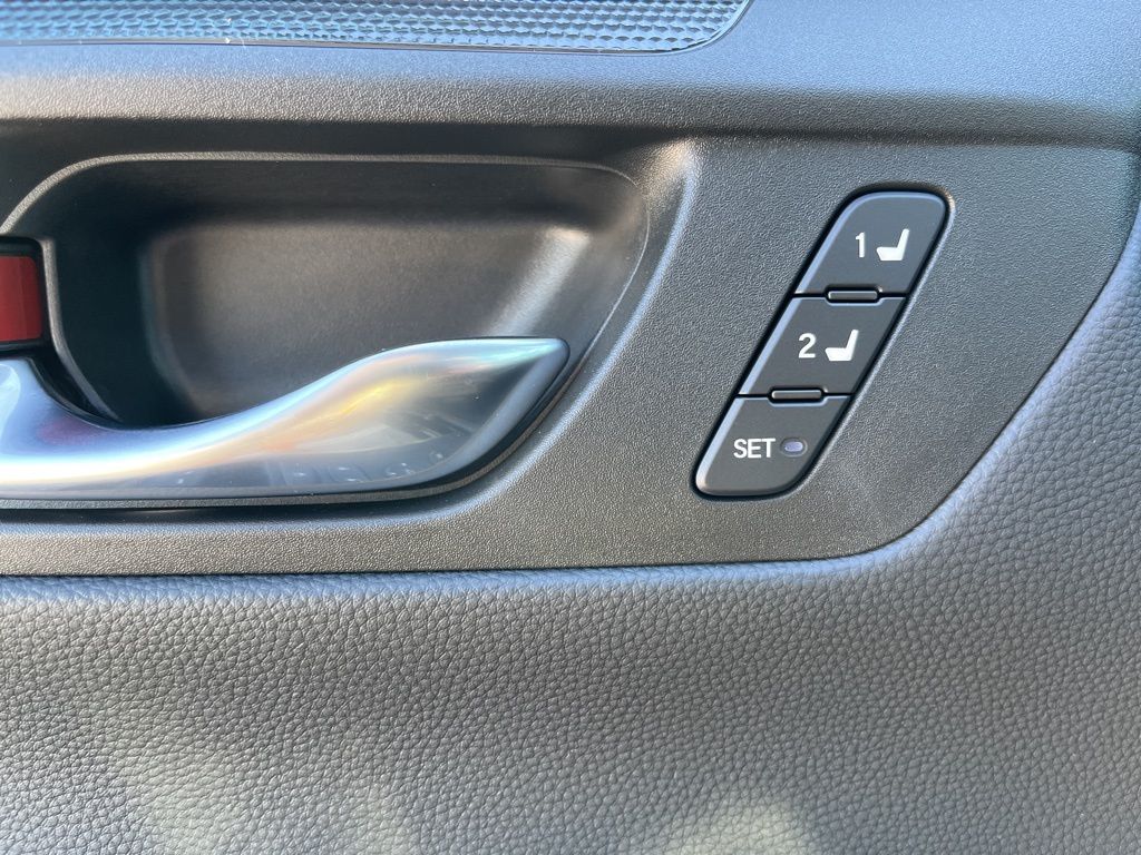 2026 Honda CR-V Hybrid Sport-L photo 3