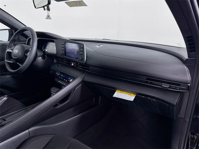 2025 Hyundai Elantra SEL Sport photo 32