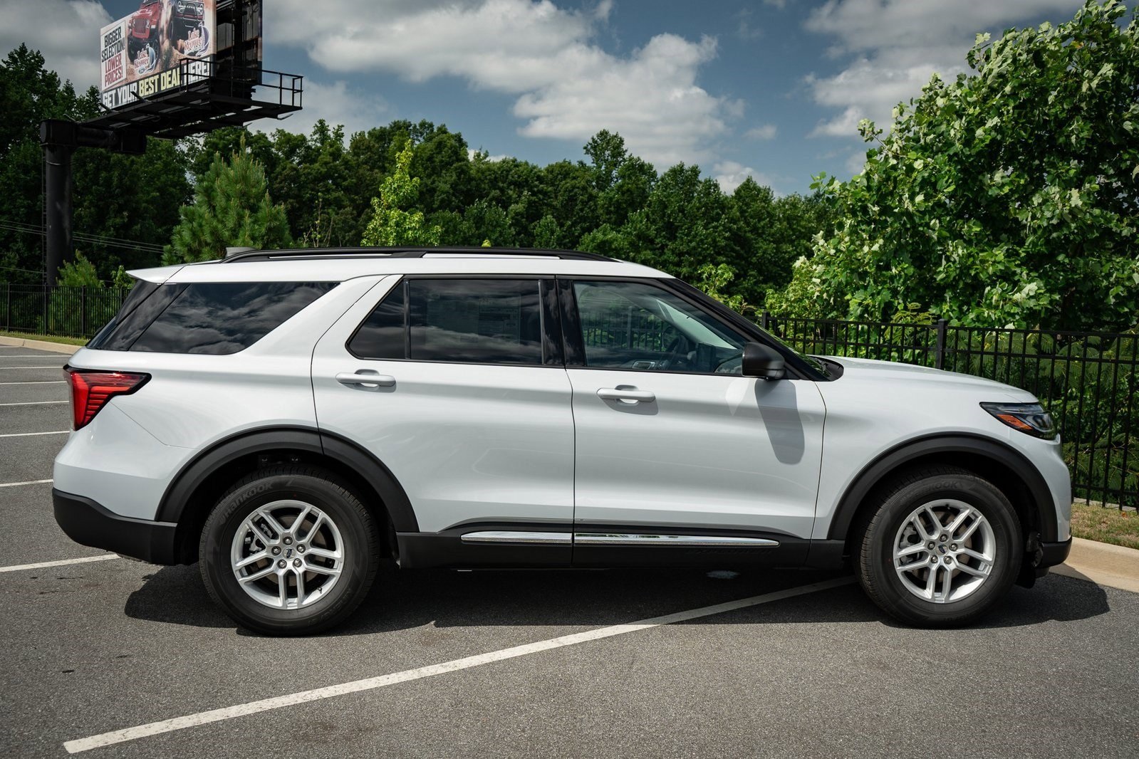 2025 Ford Explorer photo 11