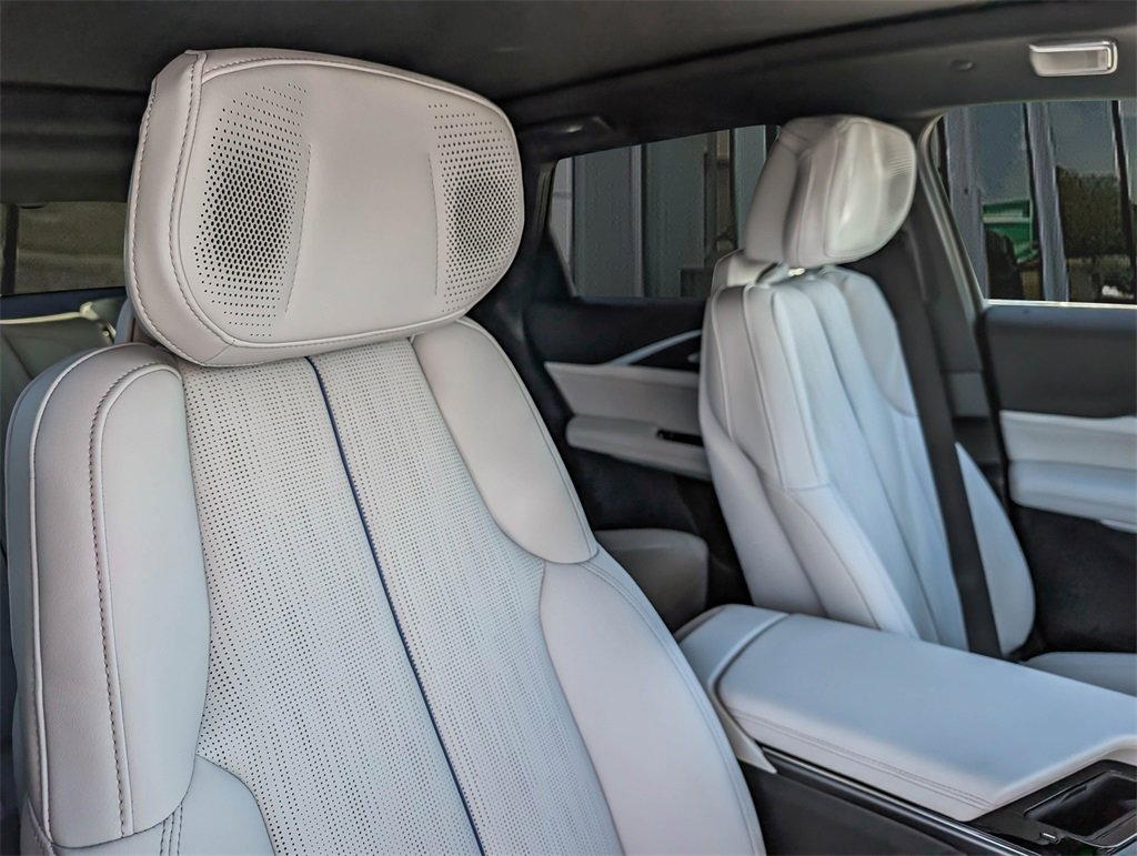 2026 Cadillac Lyriq Luxury photo 26