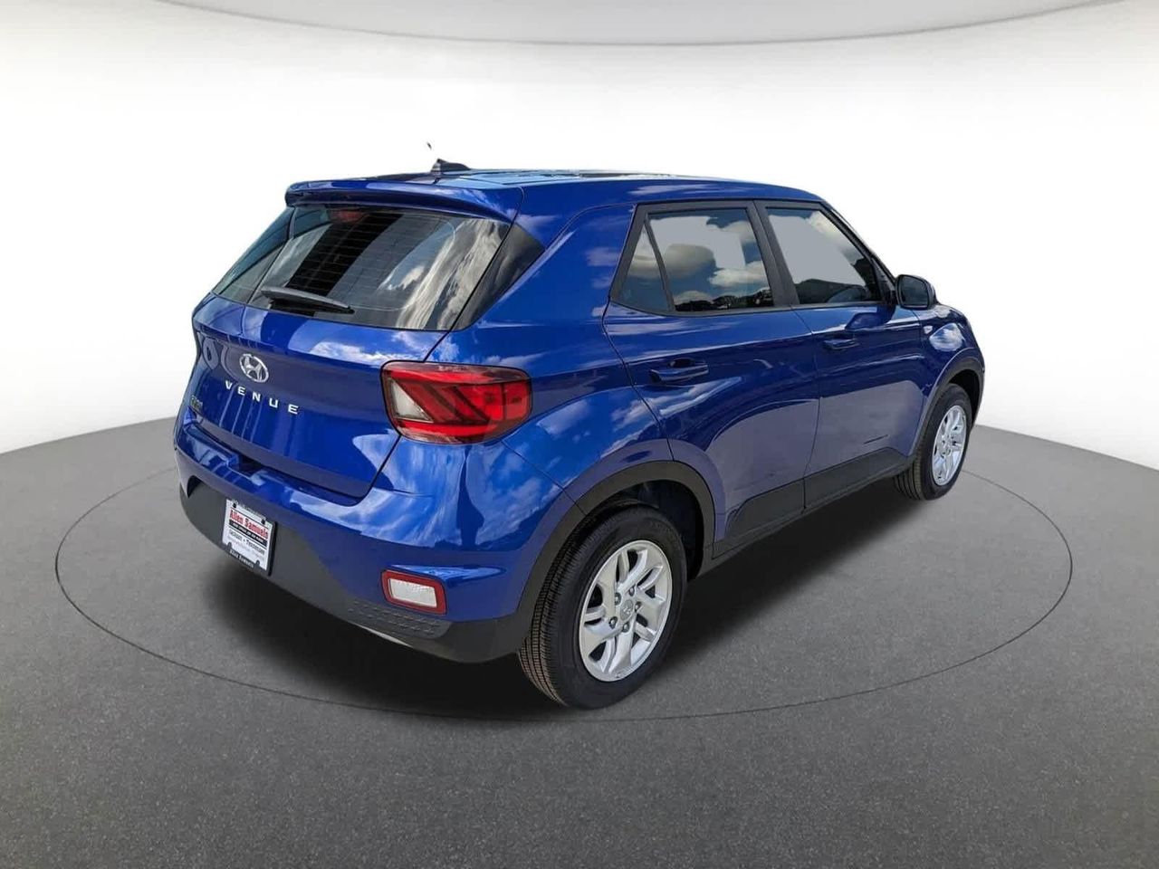 2025 Hyundai Venue SE photo 3