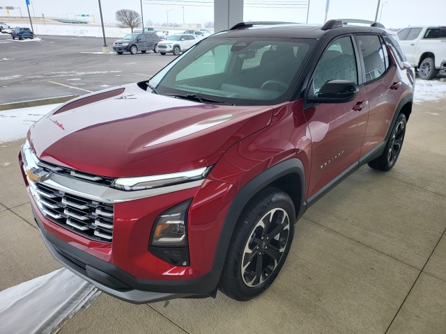 2025 Chevrolet Equinox LT photo 2
