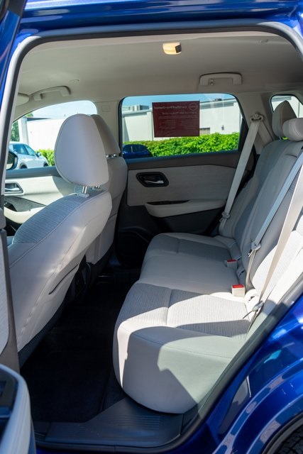 2022 Nissan Rogue SV photo 9