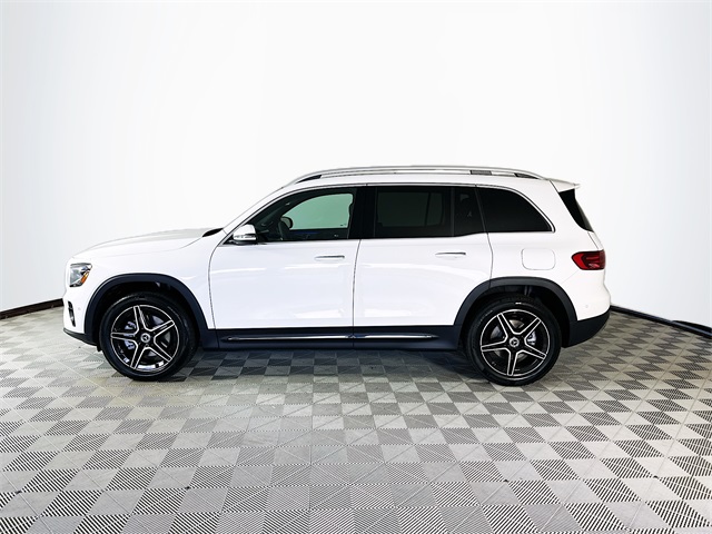 2026 Mercedes Benz GLB 250 photo 3