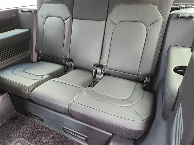 2025 Land Rover Defender 130 V8 photo 18