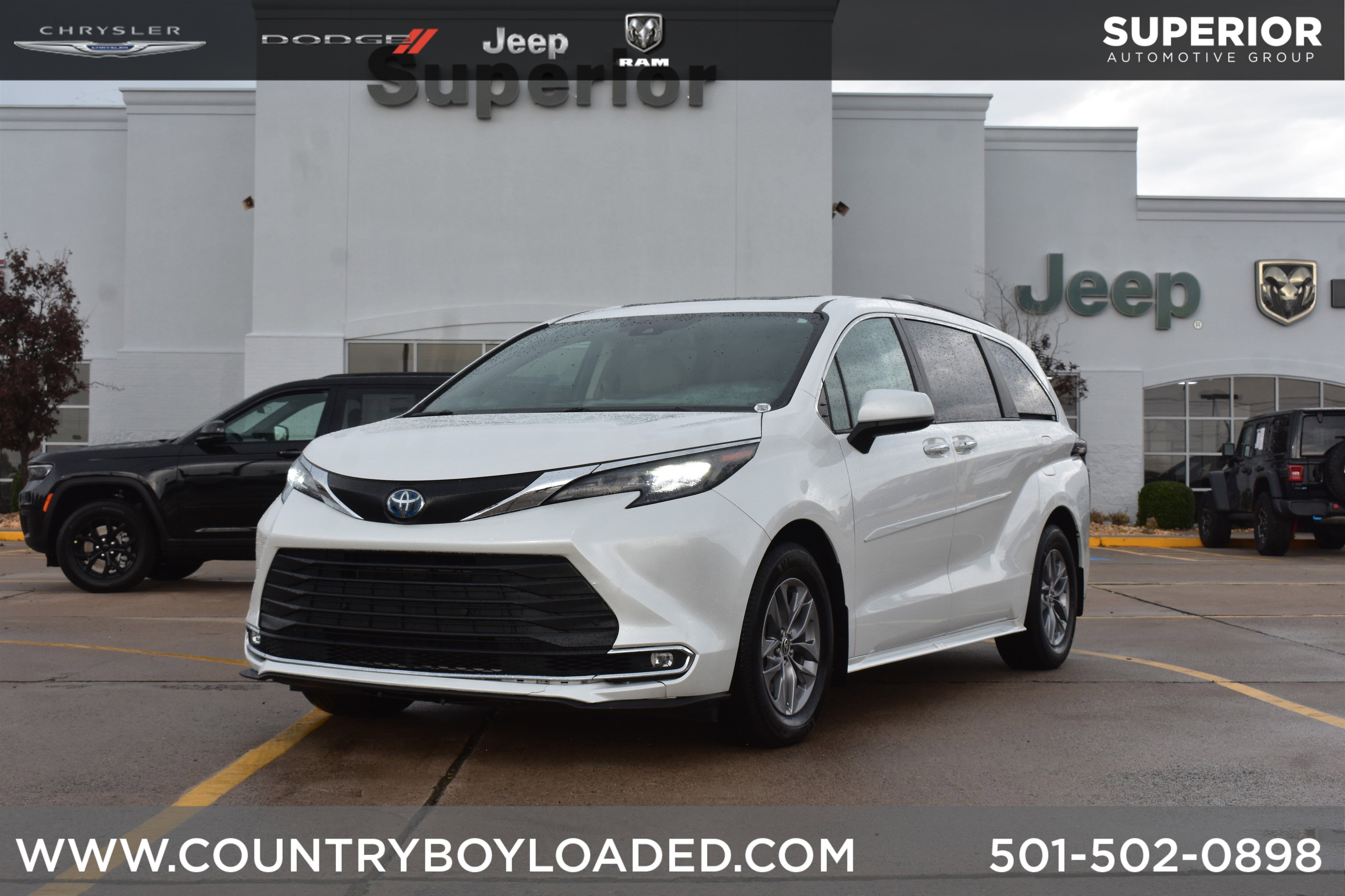 2024 Toyota Sienna XLE's photo