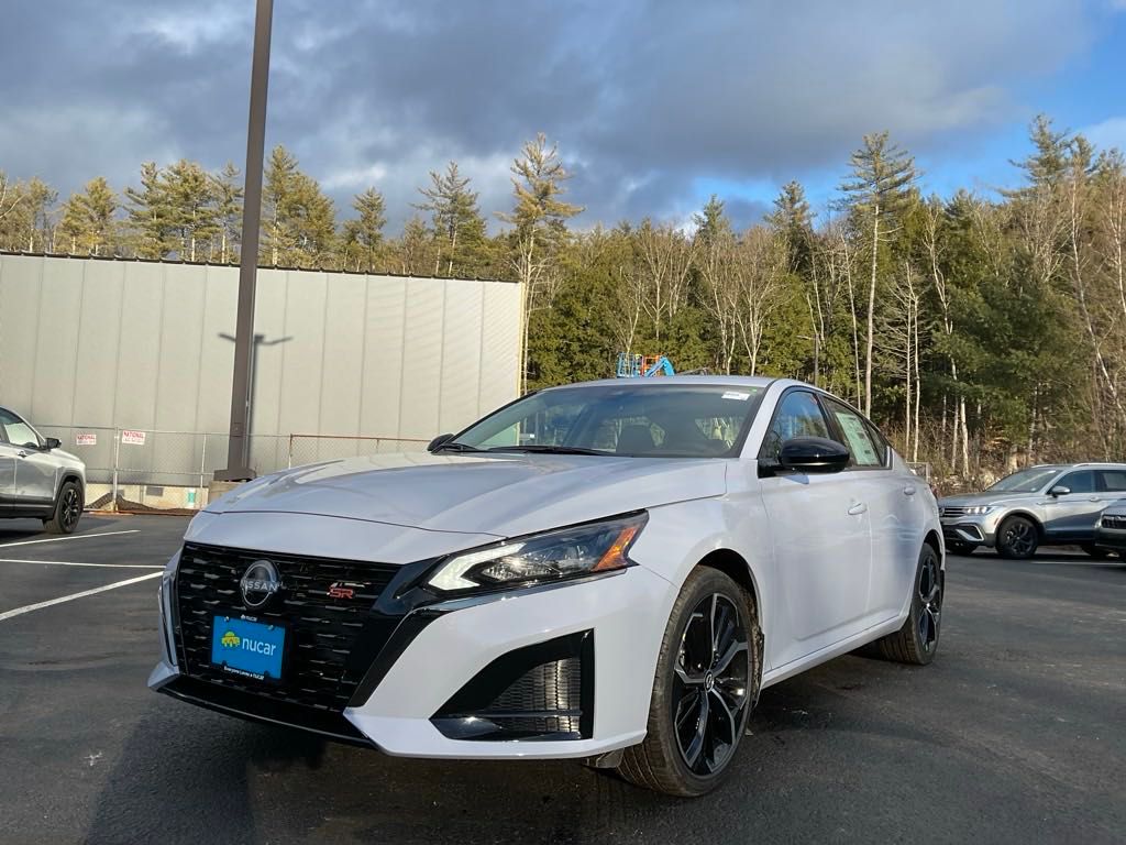 2025 Nissan Altima 2.5 SR photo 3