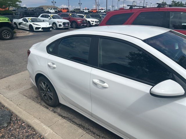 2022 Kia Forte LXS photo 4