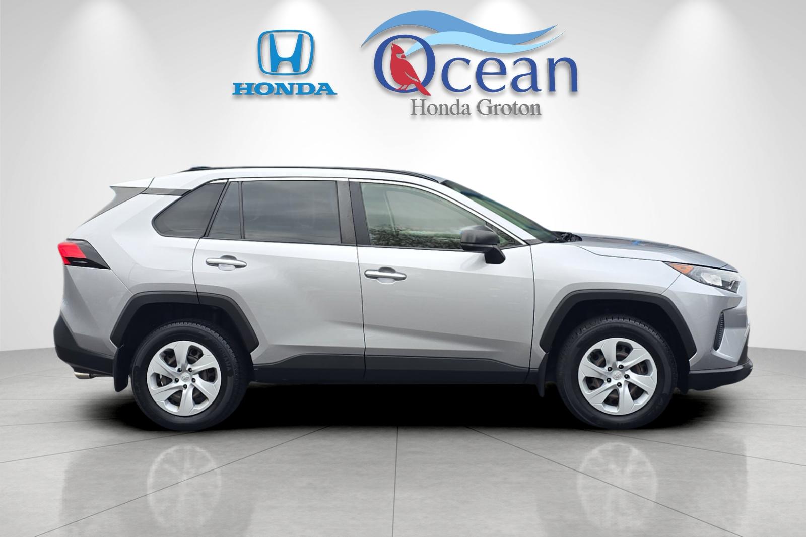 2020 Toyota RAV4 LE photo 2