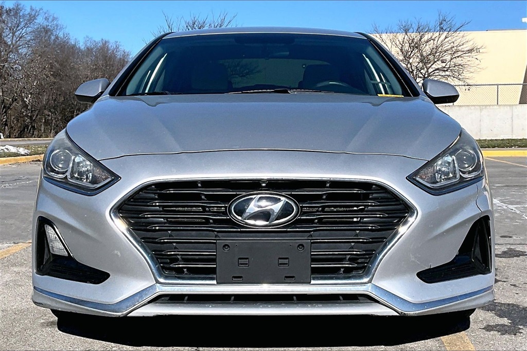 Used 2019 Hyundai Sonata SE with VIN 5NPE24AF9KH766521 for sale in Kansas City