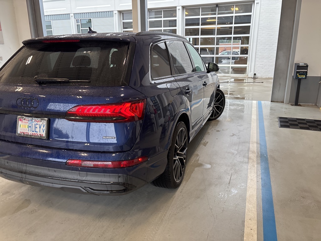 2022 Audi Q7 55 Prestige photo 4