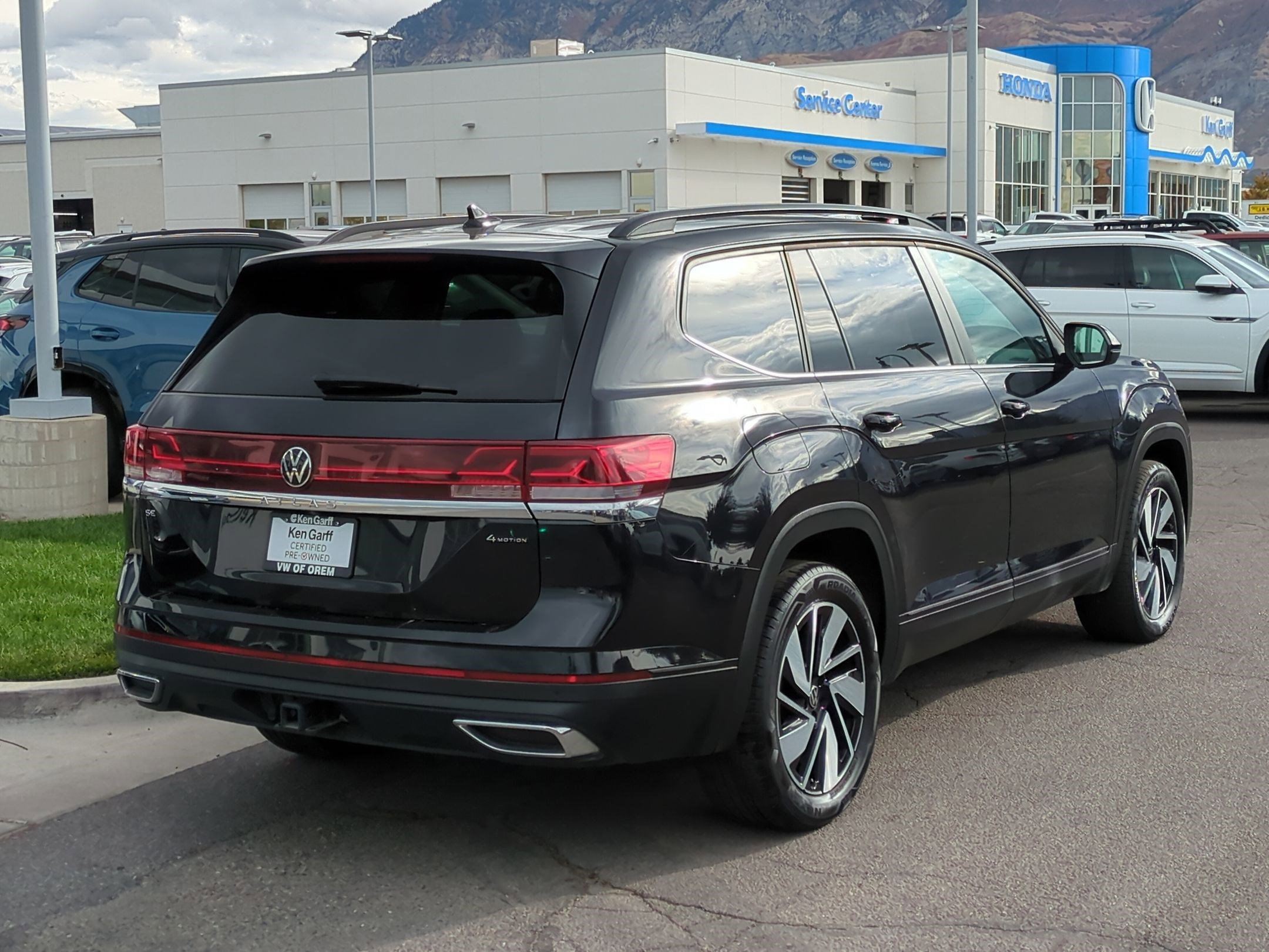 2024 Volkswagen Atlas SE Technology photo 2