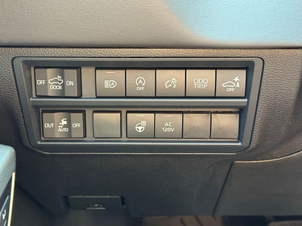 2025 Toyota Tundra Platinum CrewMax photo 19