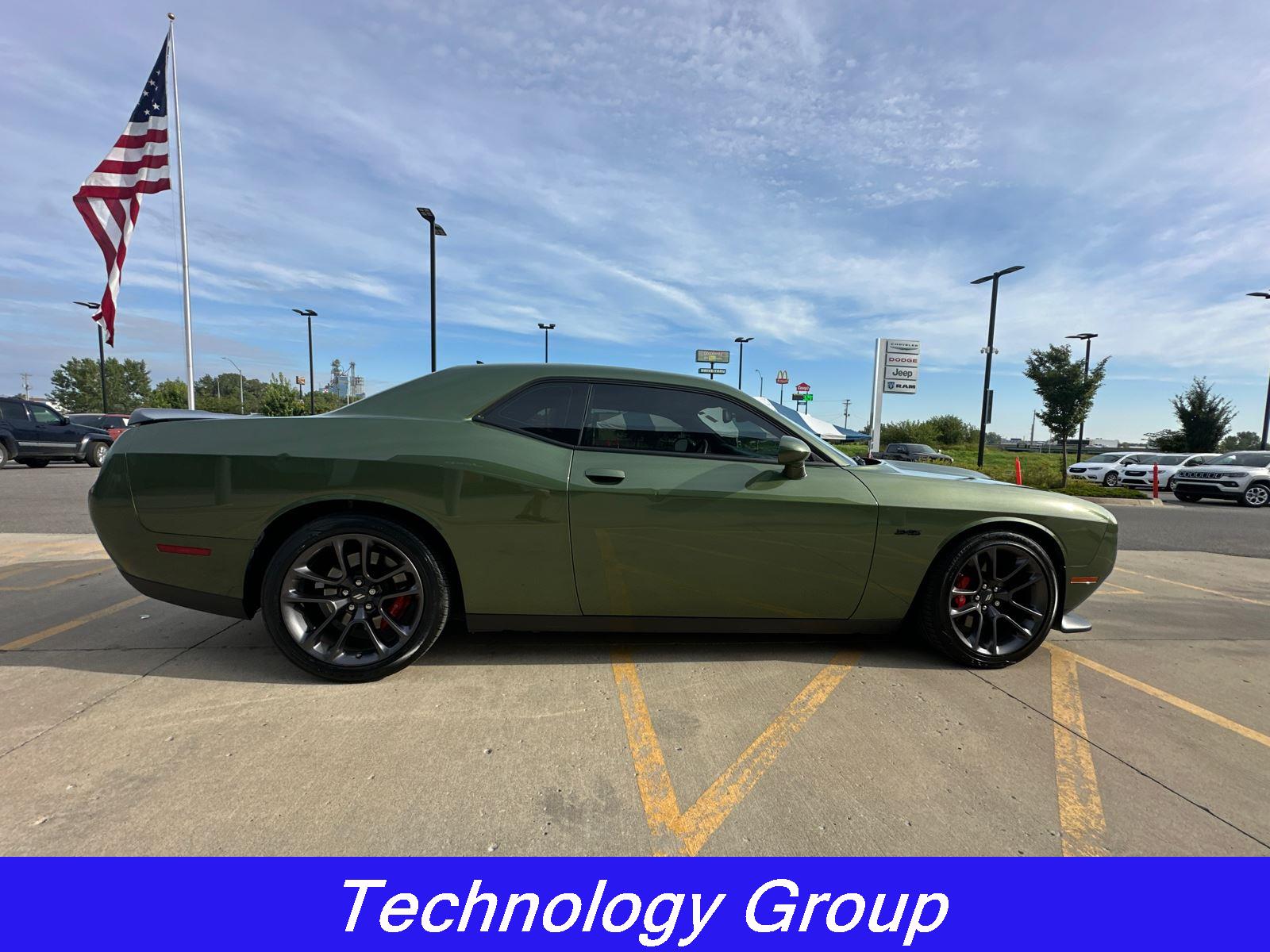 2023 Dodge Challenger R/T photo 4