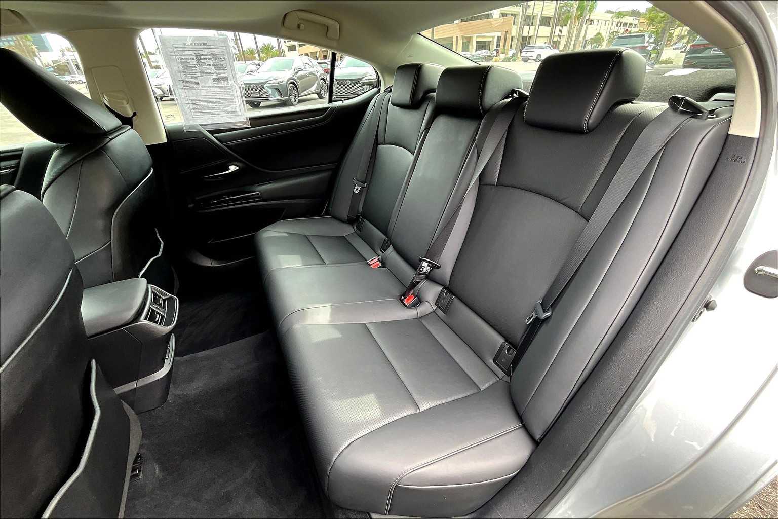2023 Lexus ES 350 photo 17