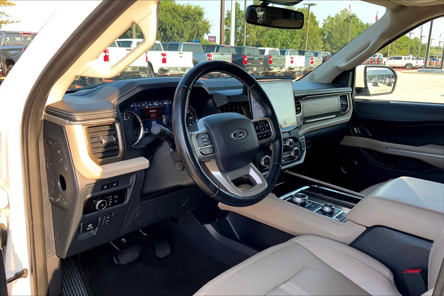 2023 Ford Expedition MAX Limited photo 16