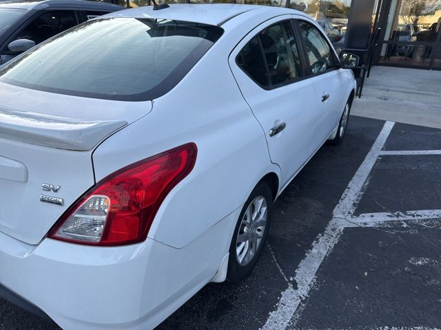 2017 Nissan Versa 1.6 SV photo 3