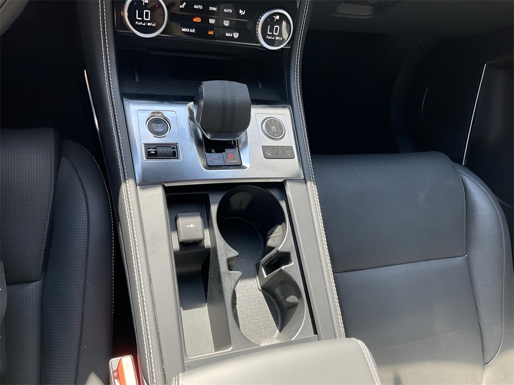 2025 Jaguar F-PACE P250 R-Dynamic S photo 11