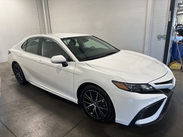 2024 Toyota Camry SE photo 3