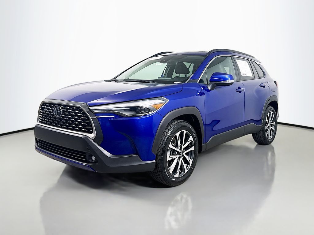2022 Toyota Corolla Cross XLE photo 3