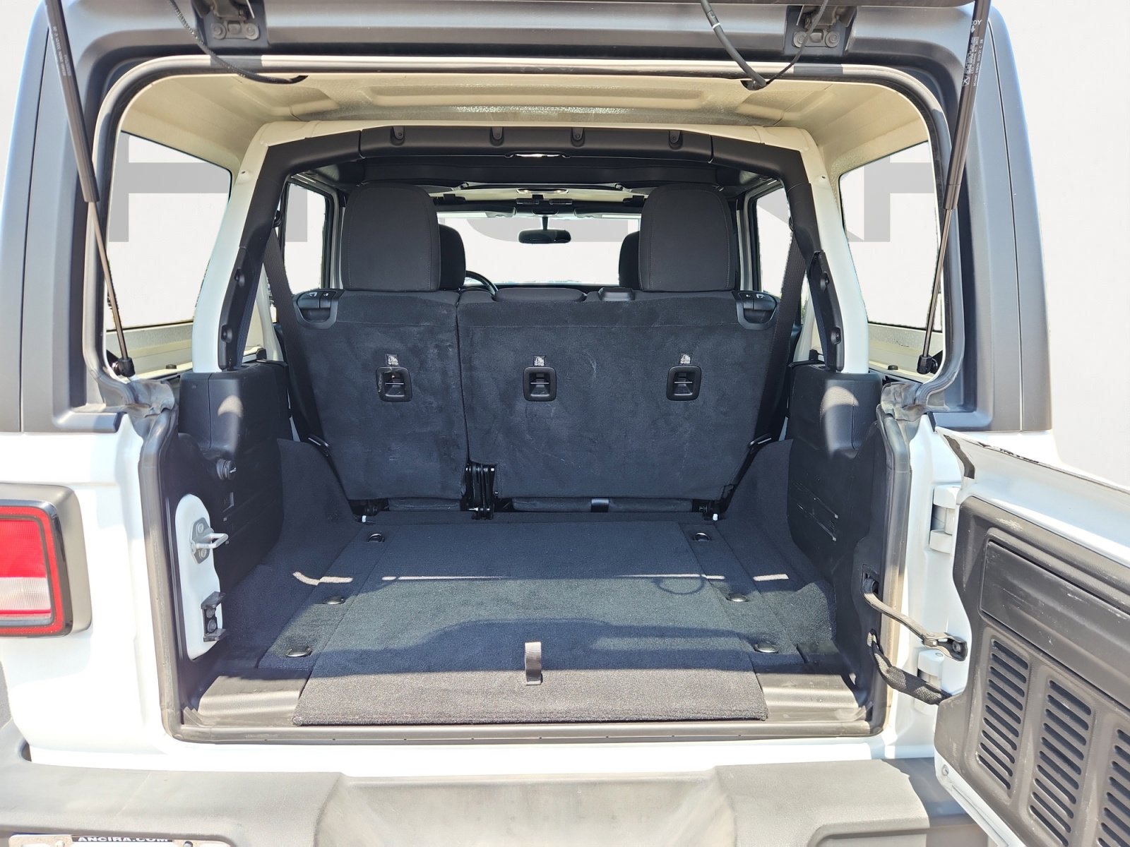 2021 Jeep Wrangler Unlimited Willys photo 11