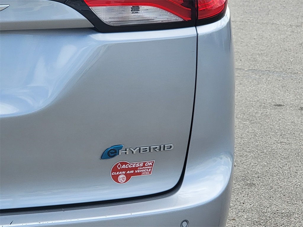 2018 Chrysler Pacifica Hybrid Limited photo 7