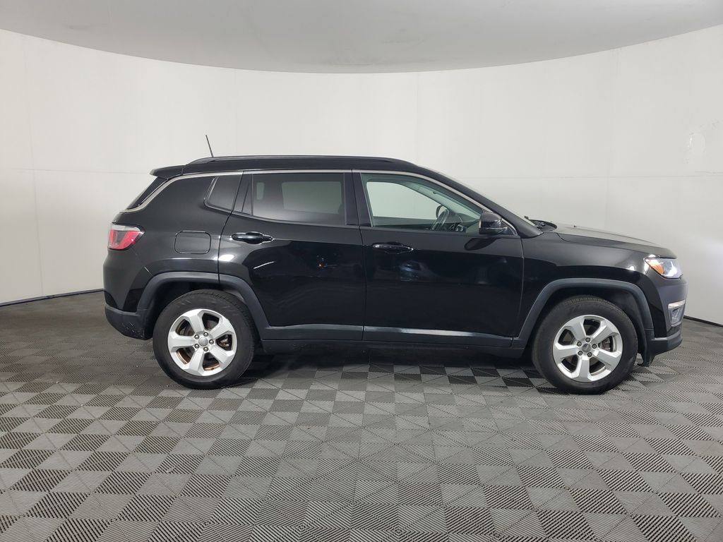 2018 Jeep Compass Latitude photo 3