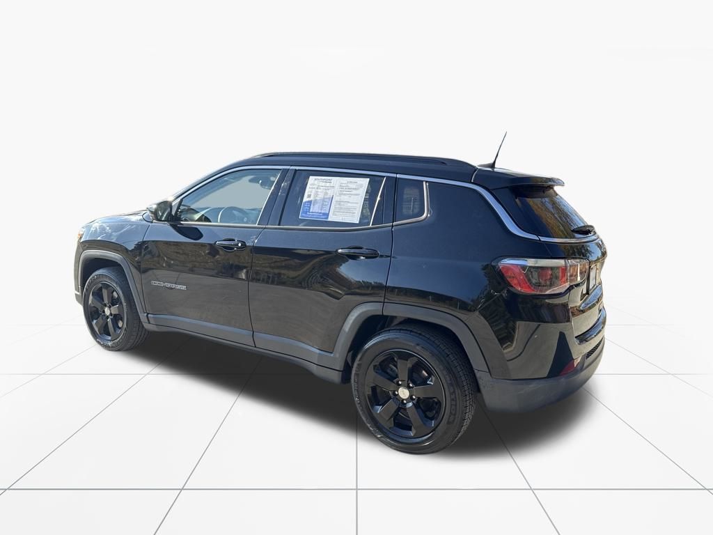 2019 Jeep Compass Latitude photo 2