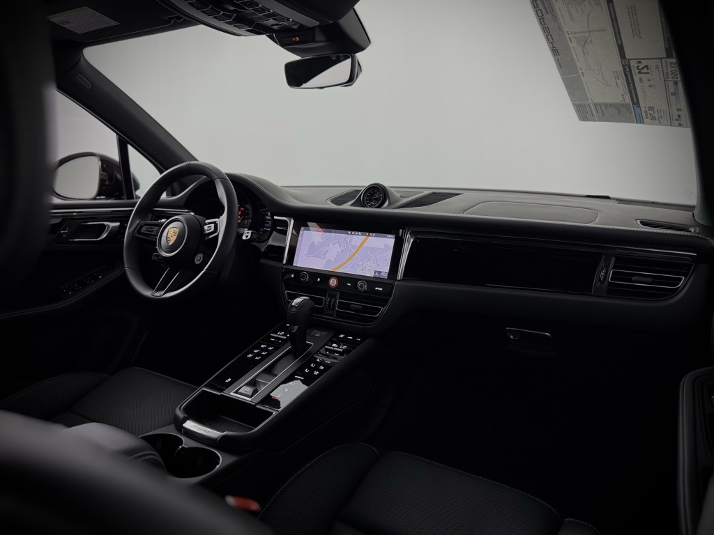 2025 Porsche Macan T photo 22