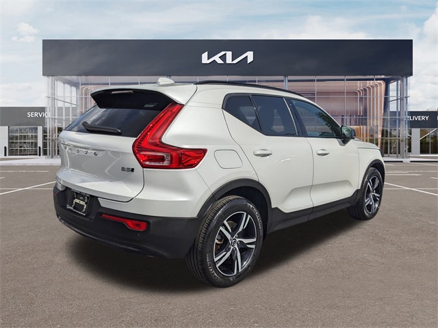 2024 Volvo XC40 Core photo 3