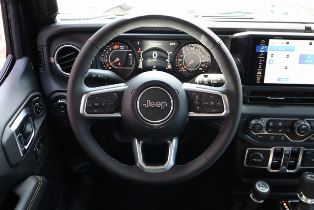 2025 Jeep Wrangler Sahara photo 18