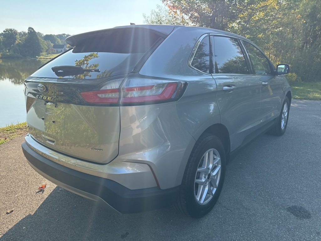 2024 Ford Edge SEL photo 3