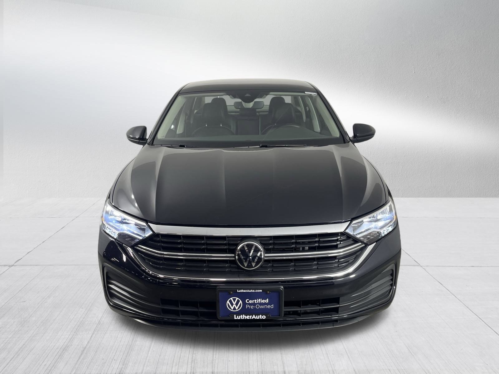 2023 Volkswagen Jetta SE photo 2
