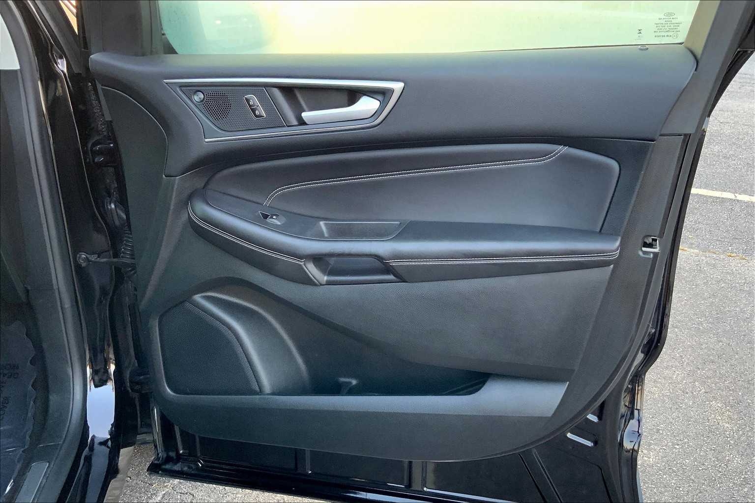 2023 Ford Edge Titanium photo 21