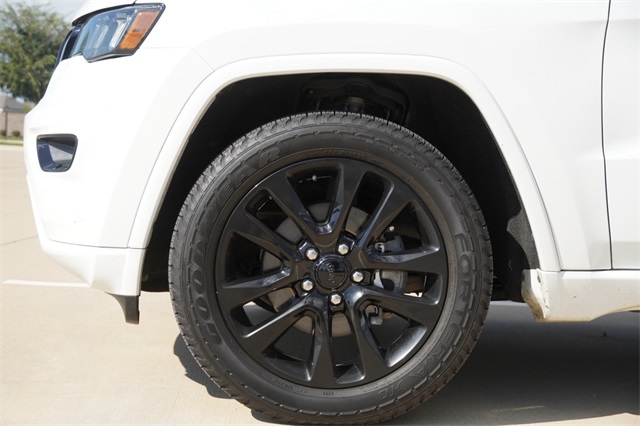 2018 Jeep Grand Cherokee Altitude photo 3