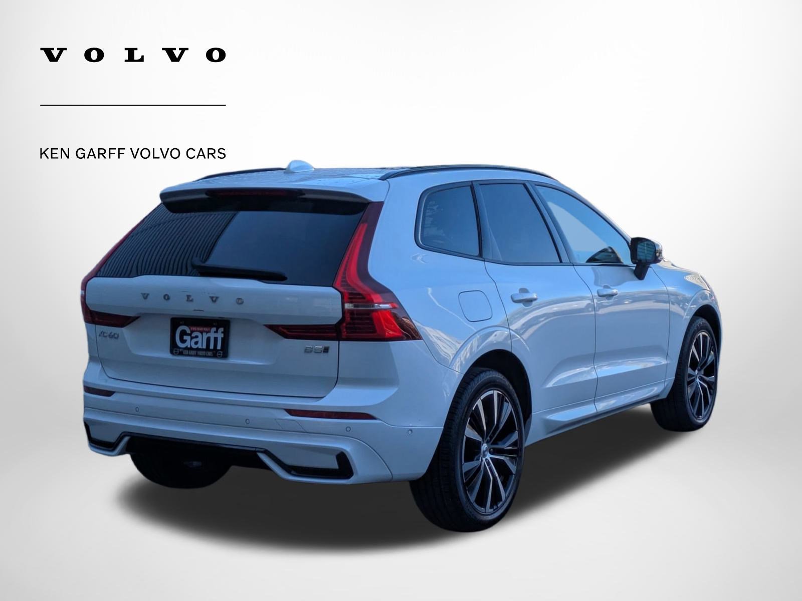 2025 Volvo XC60 Plus photo 3