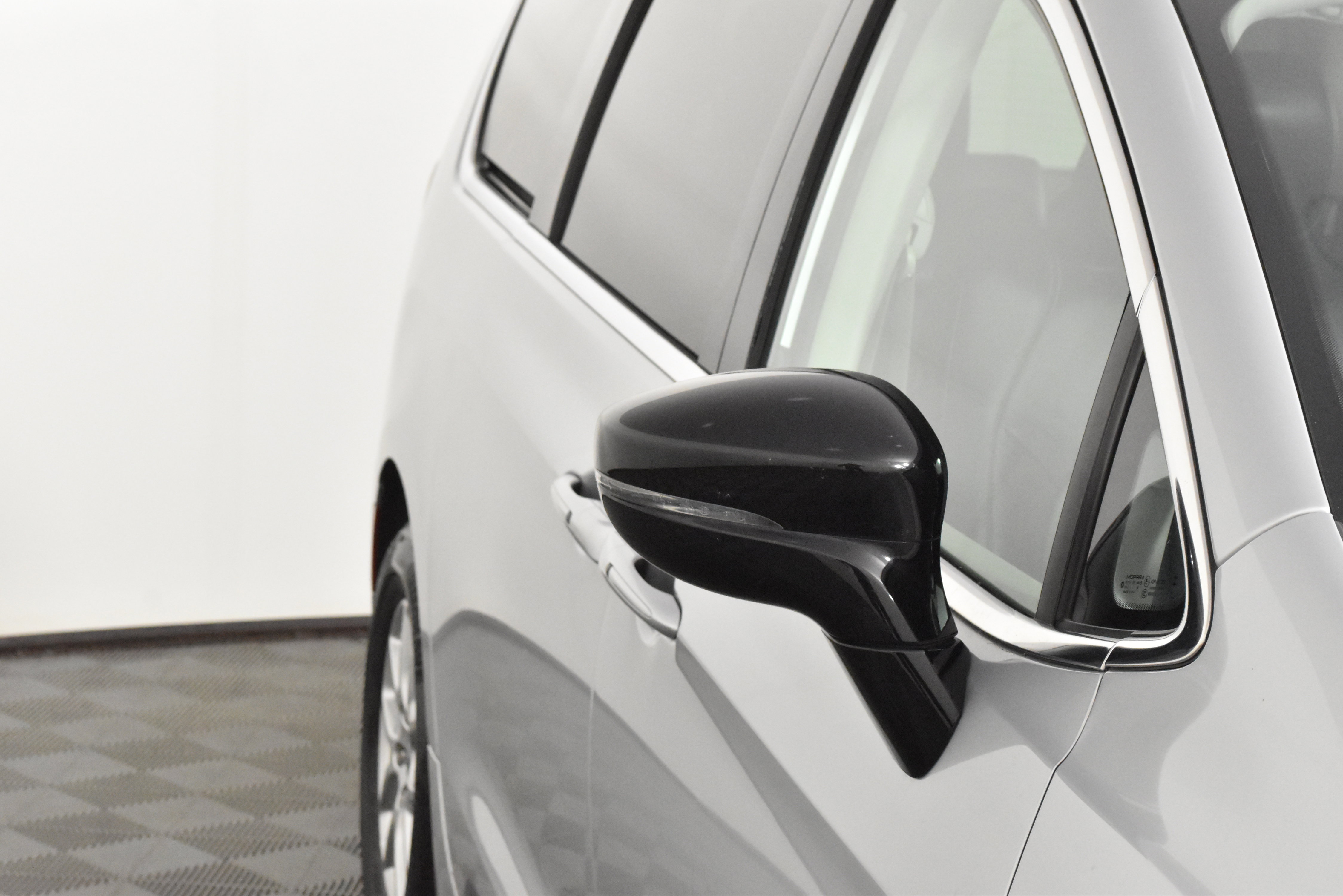 2024 Chrysler Pacifica Touring L photo 2