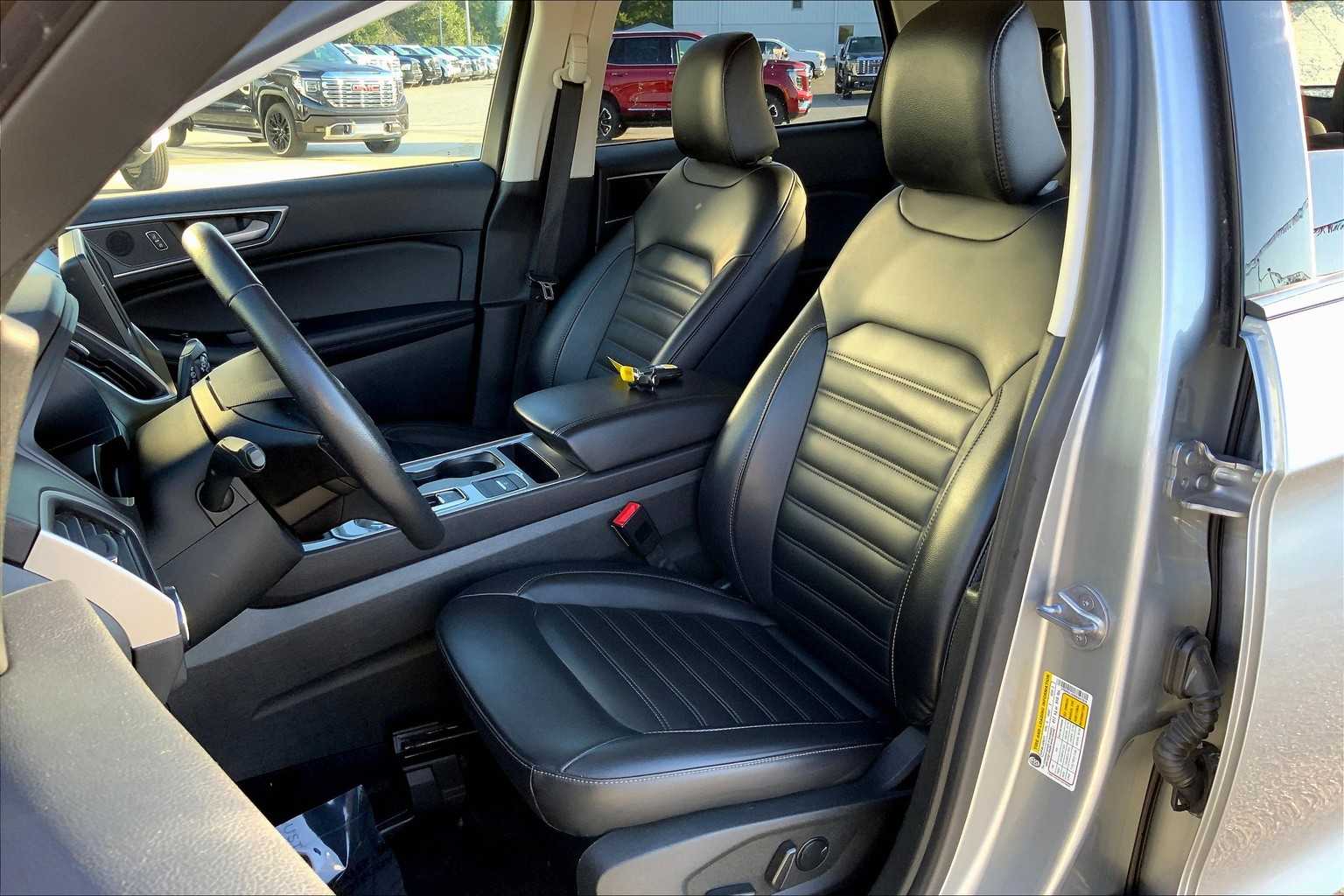 2024 Ford Edge SEL photo 7