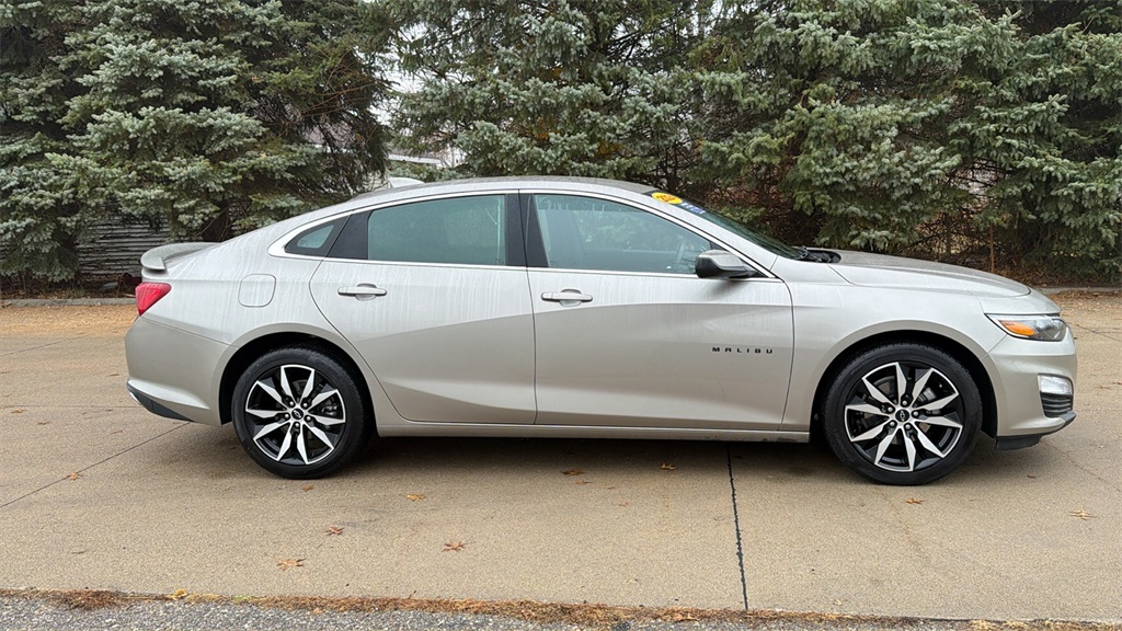 2024 Chevrolet Malibu RS photo 2