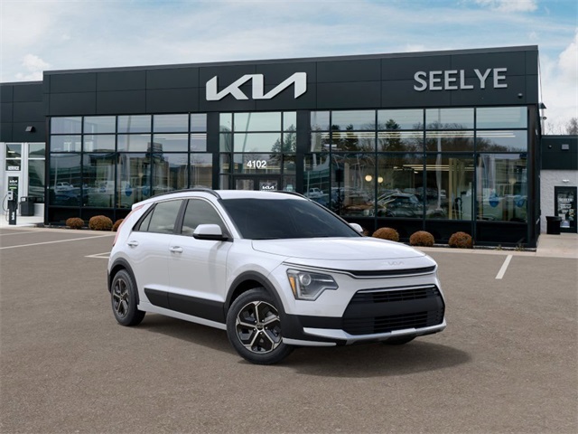 2025 Kia Niro LX photo 3
