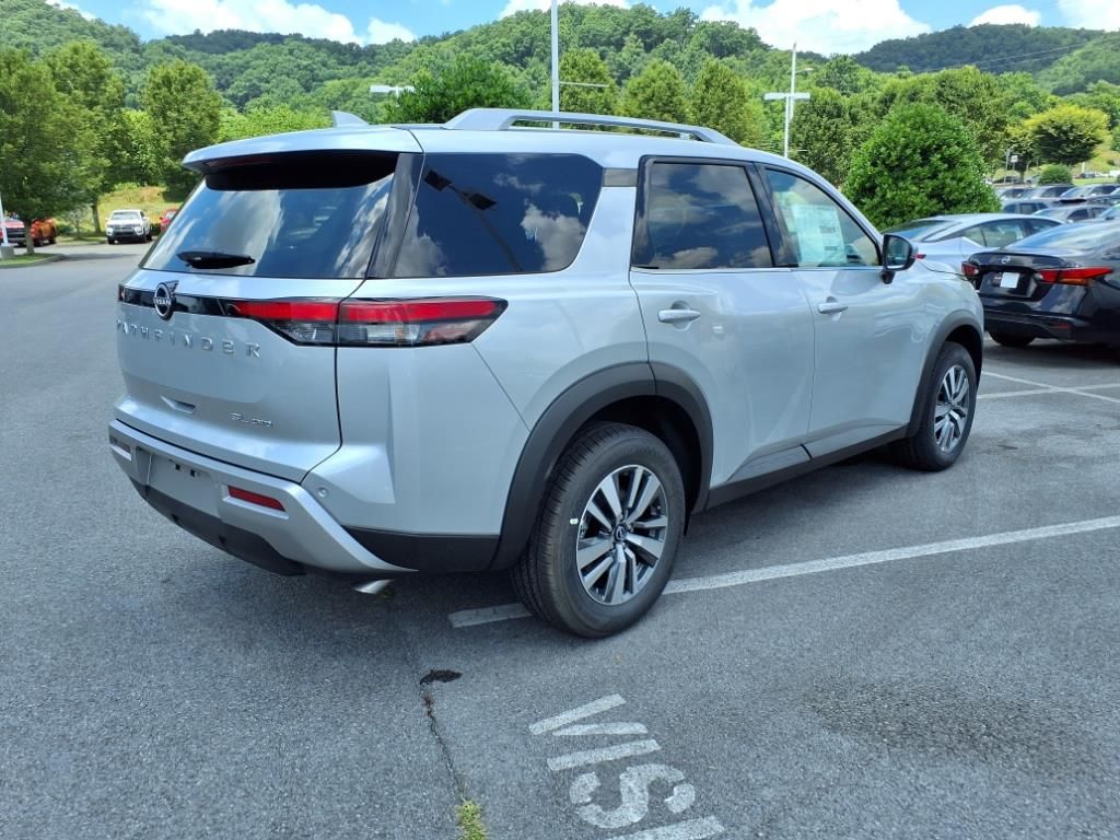 2025 Nissan Pathfinder SL photo 3